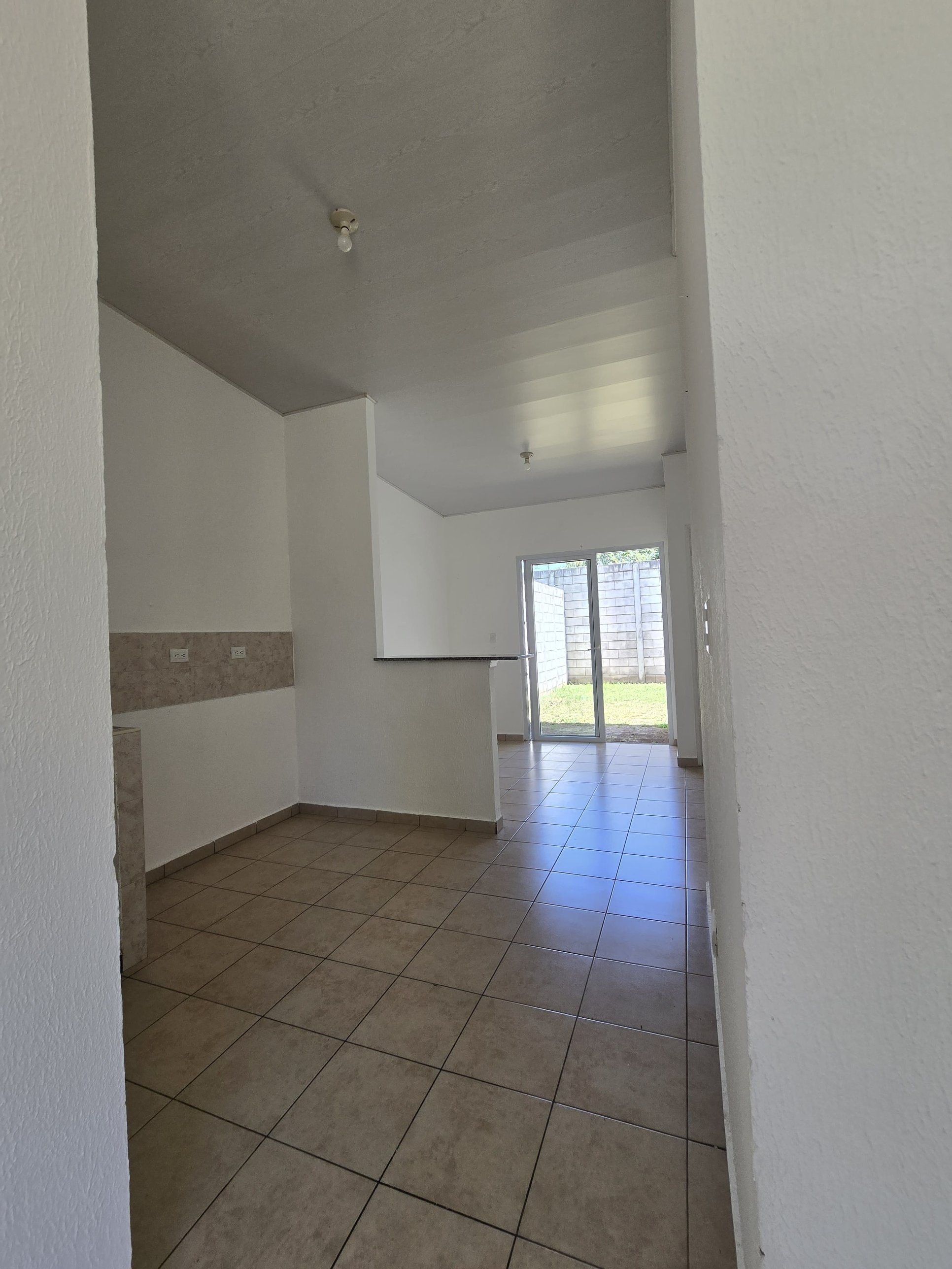 Casa Residencial con Jardín en Residencial Megápolis, San Miguel | Livo Capital