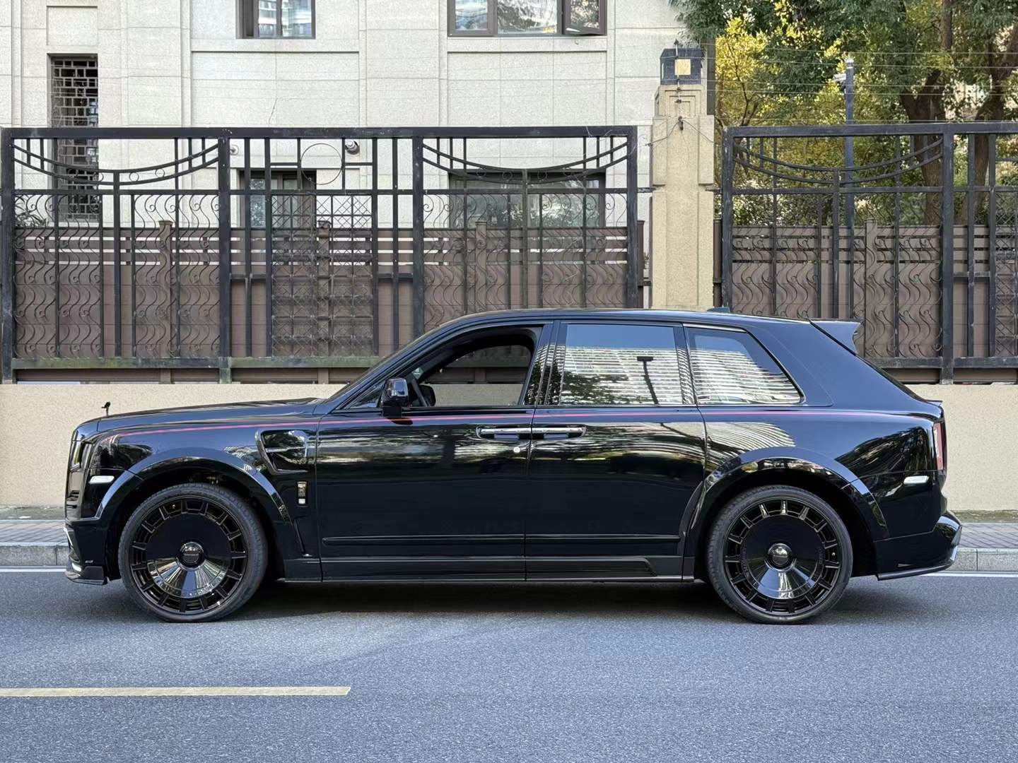 Rolls-Royce Cullinan Mansory V2.5 Exterior Upgrade Kit | Dry/Wet Carbon Fiber