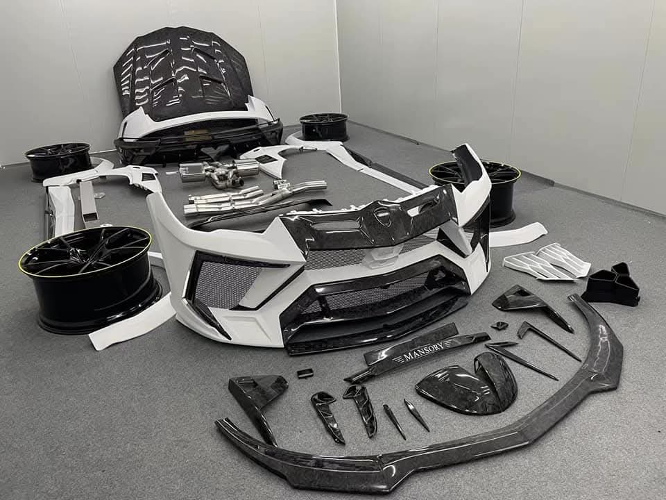 Wet Carbon Fiber Body Kit For Lamborghini Urus Mansory Design