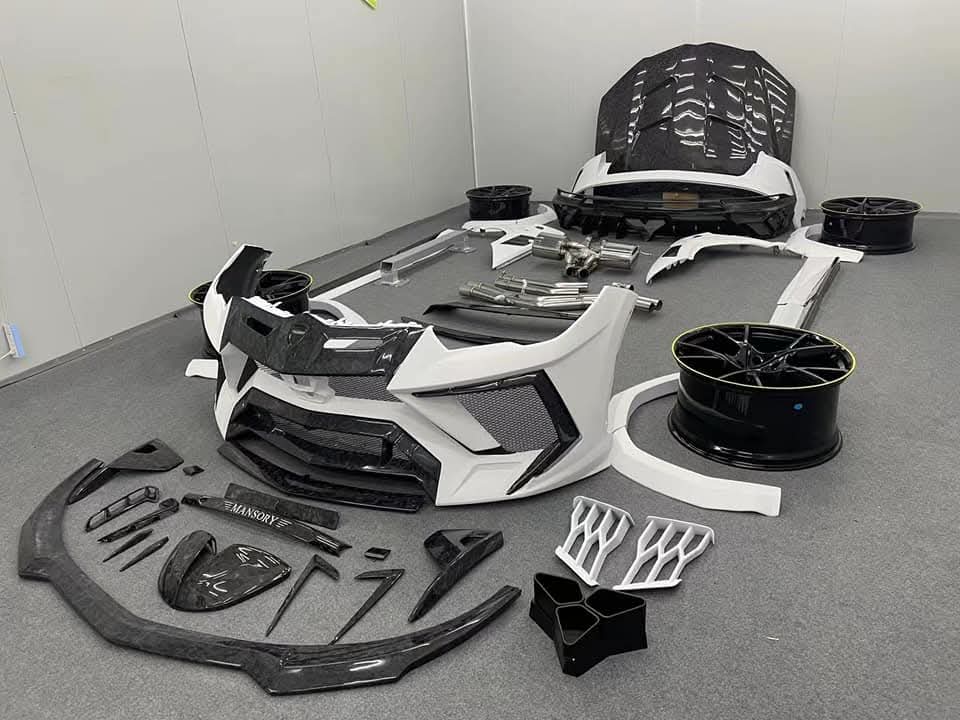 Wet Carbon Fiber Body Kit For Lamborghini Urus Mansory Design