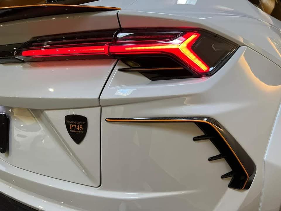 Wet Carbon Fiber Body Kit For Lamborghini Urus Mansory Design