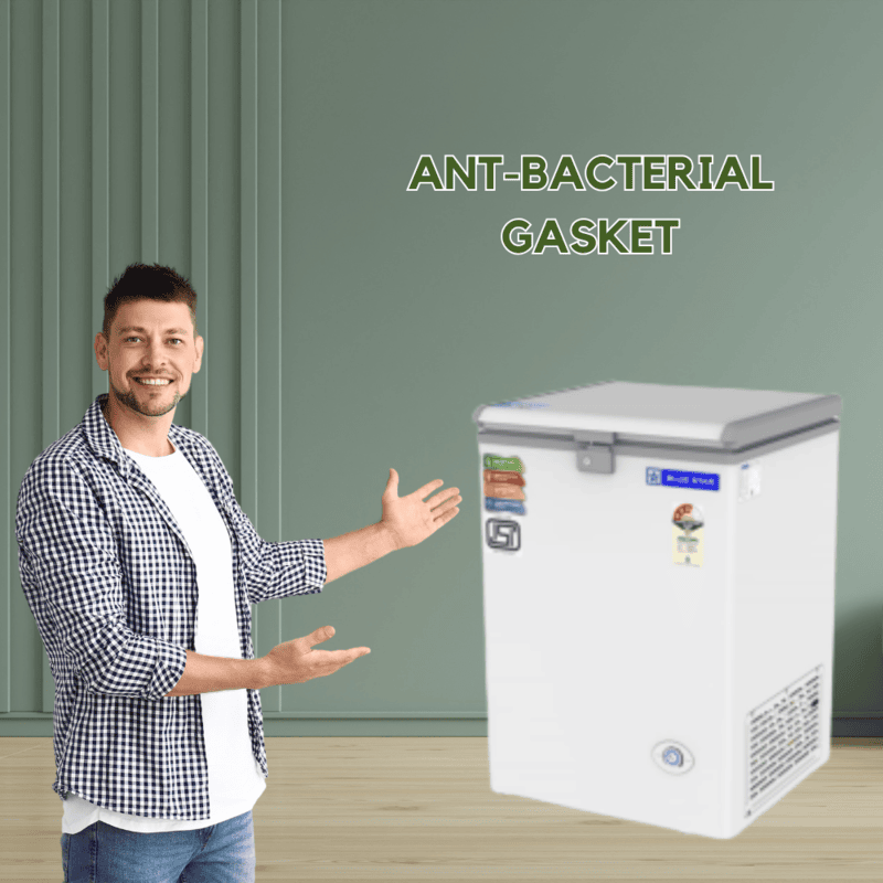 Efficient freezing with the 130-liter Blue Star hard top freezer.