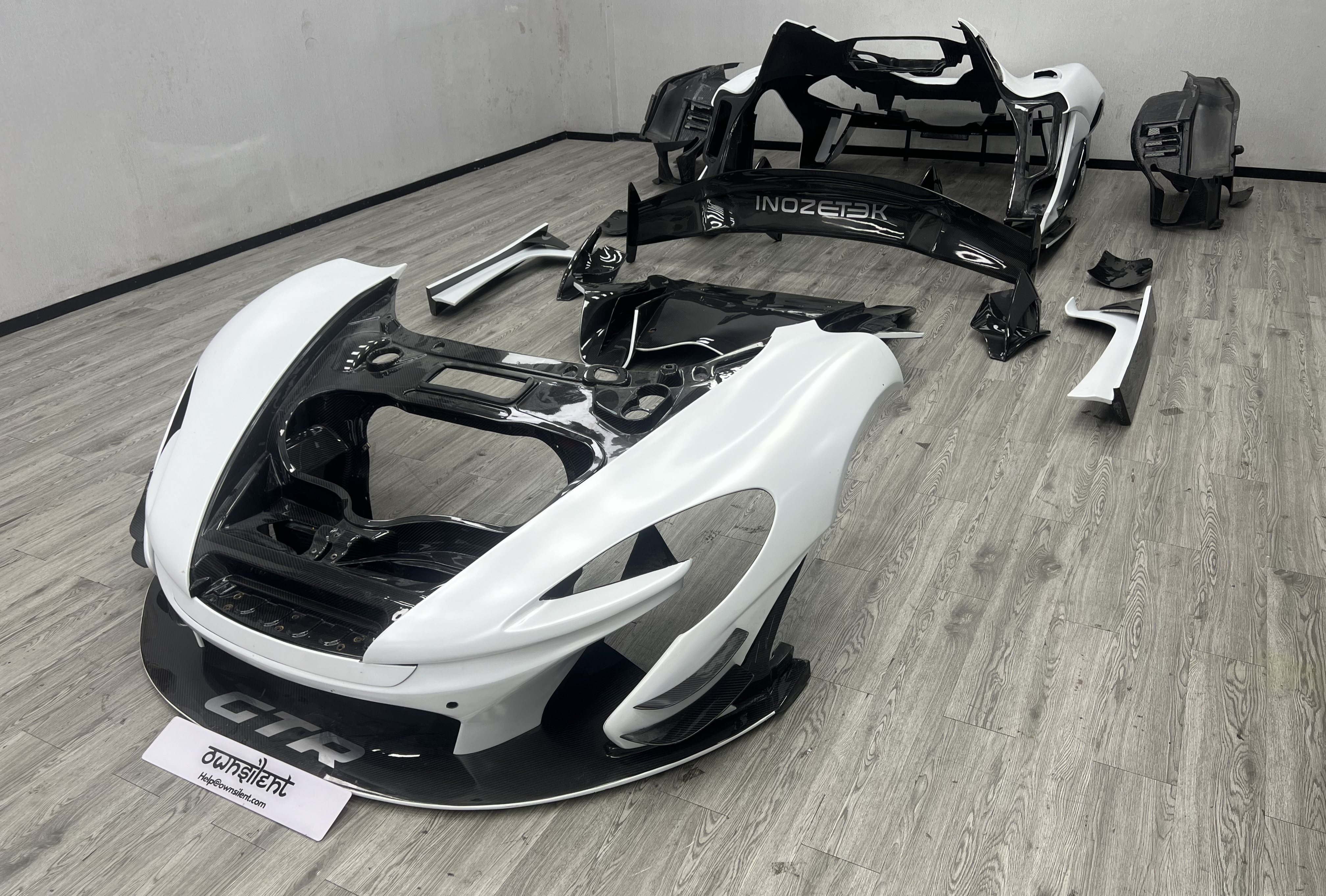McLaren P1 (2013β2015) Full GTR-Style Autoclave Carbon Fiber Body Kit Upgrade