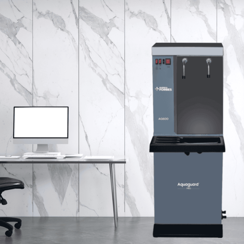 A family happily drinking water dispensed from the stylish Aquaguard 600 water purifier.