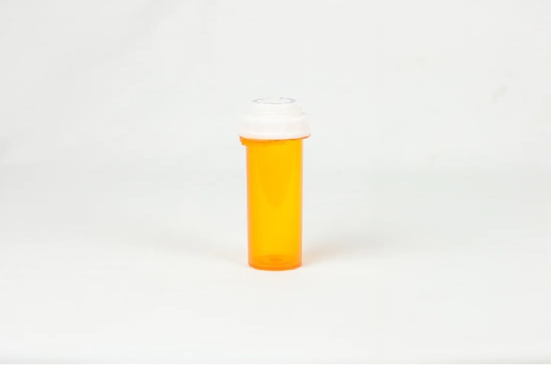 13 Dram Amber Thumb Tab Reversible Cap - 215 Count