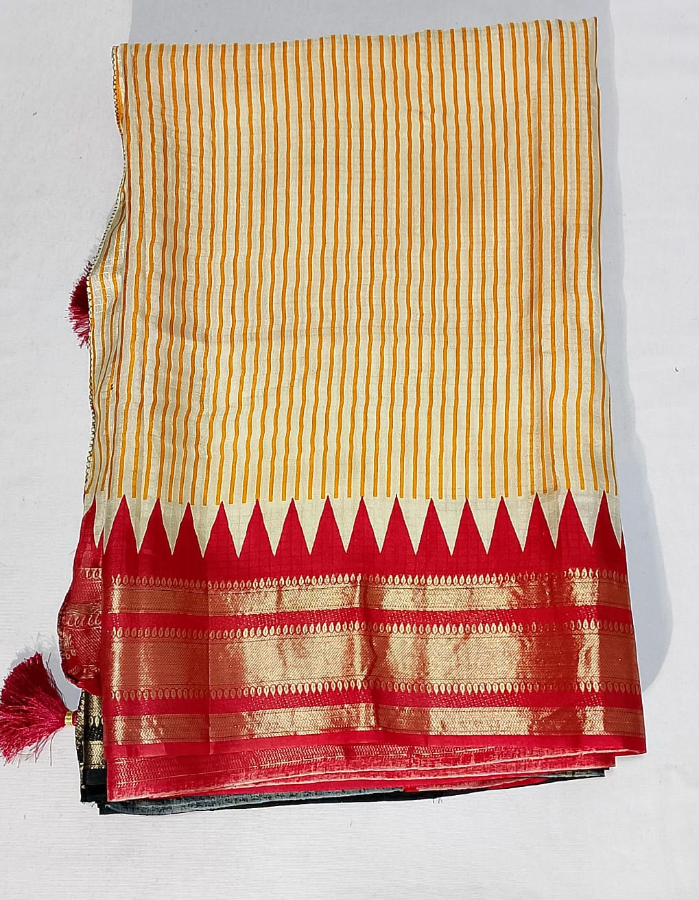 J592: Ready To Ship Beautiful Pure Moonga Crepe Silk Saree In Ganga Jamuna Weaving Border With Stitched Blouse