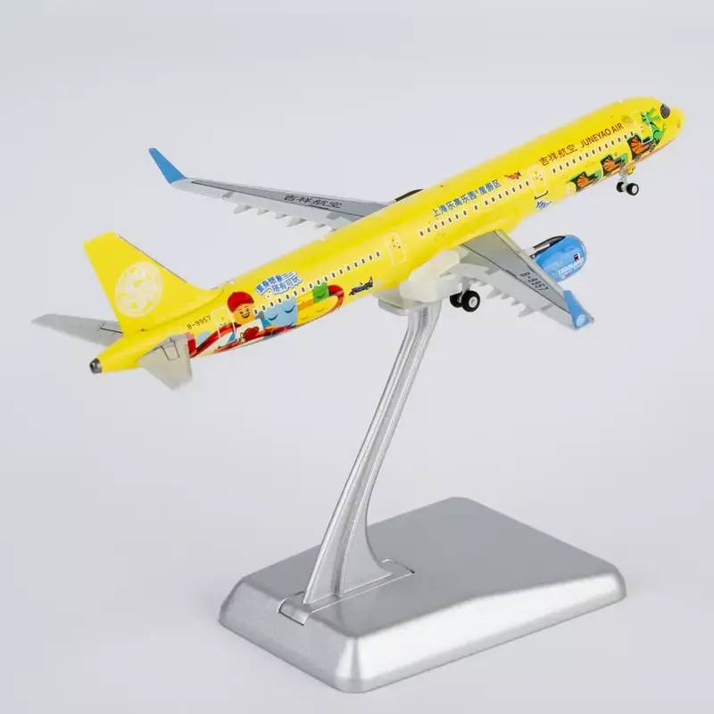 Juneyao Airlines A321-200/w Legoland Shanghai Resort