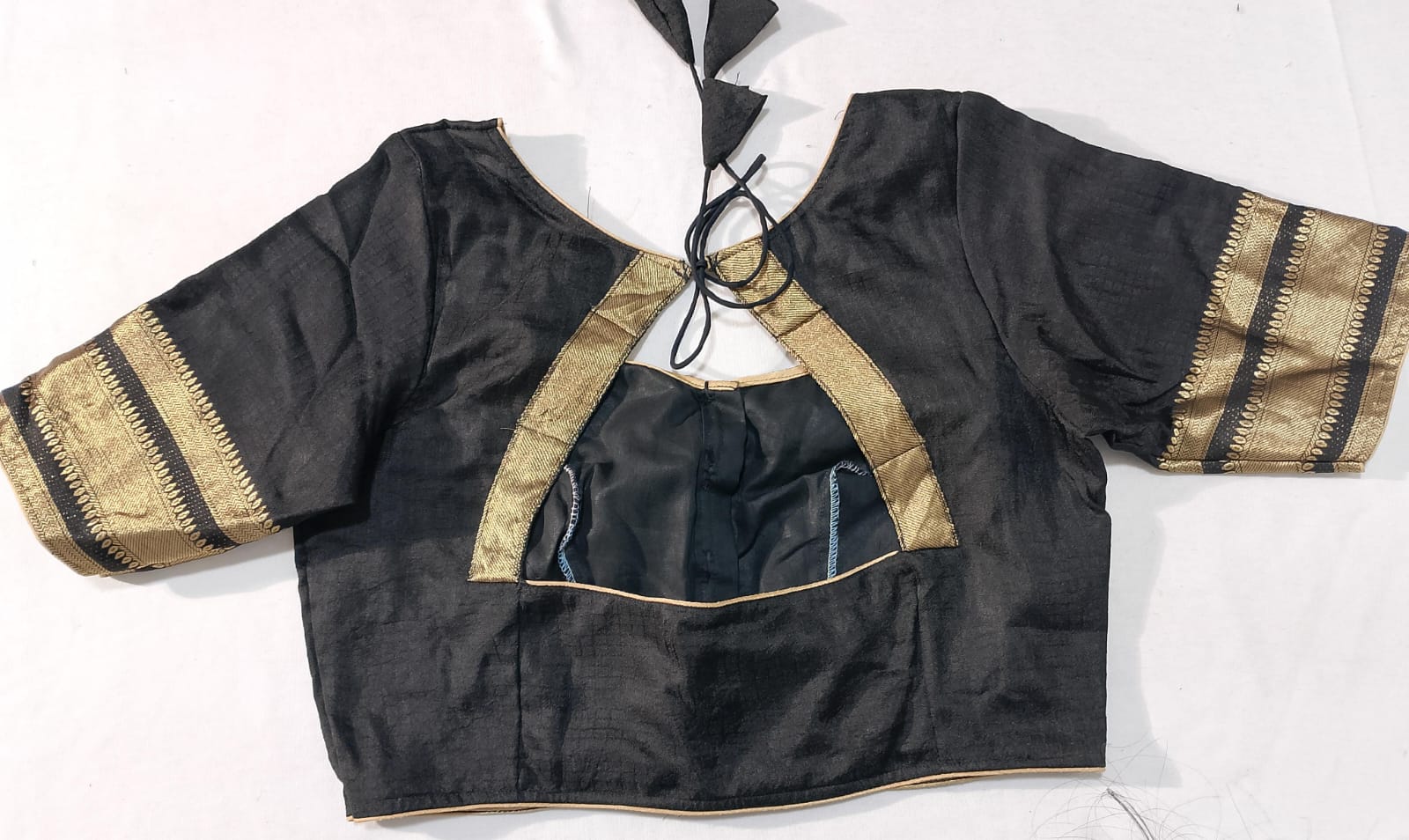 J592: Ready To Ship Beautiful Saree With Stitched Blouse