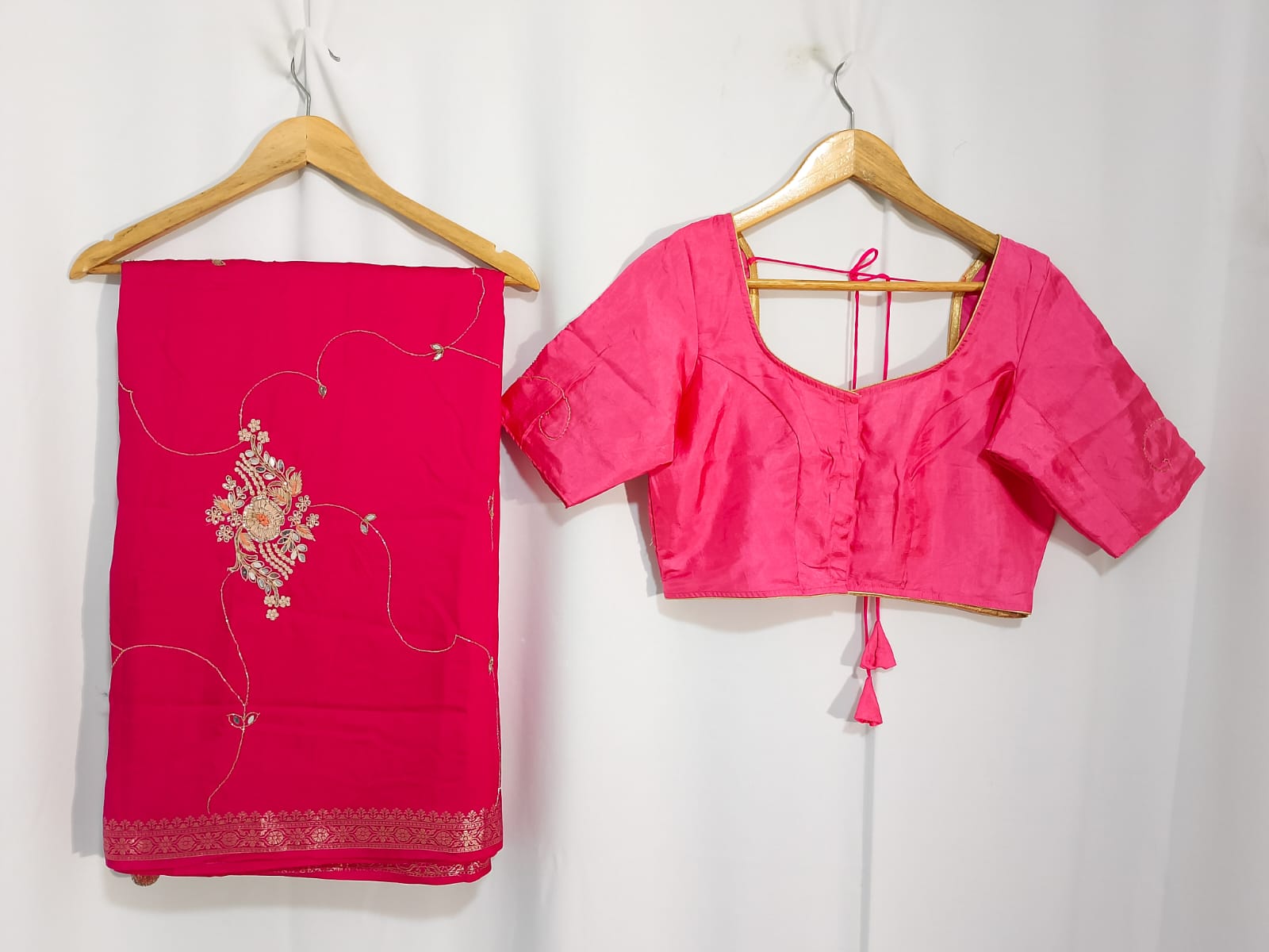 N622: Ready To Ship Beautiful Desginer Saree With Stitched Blouse