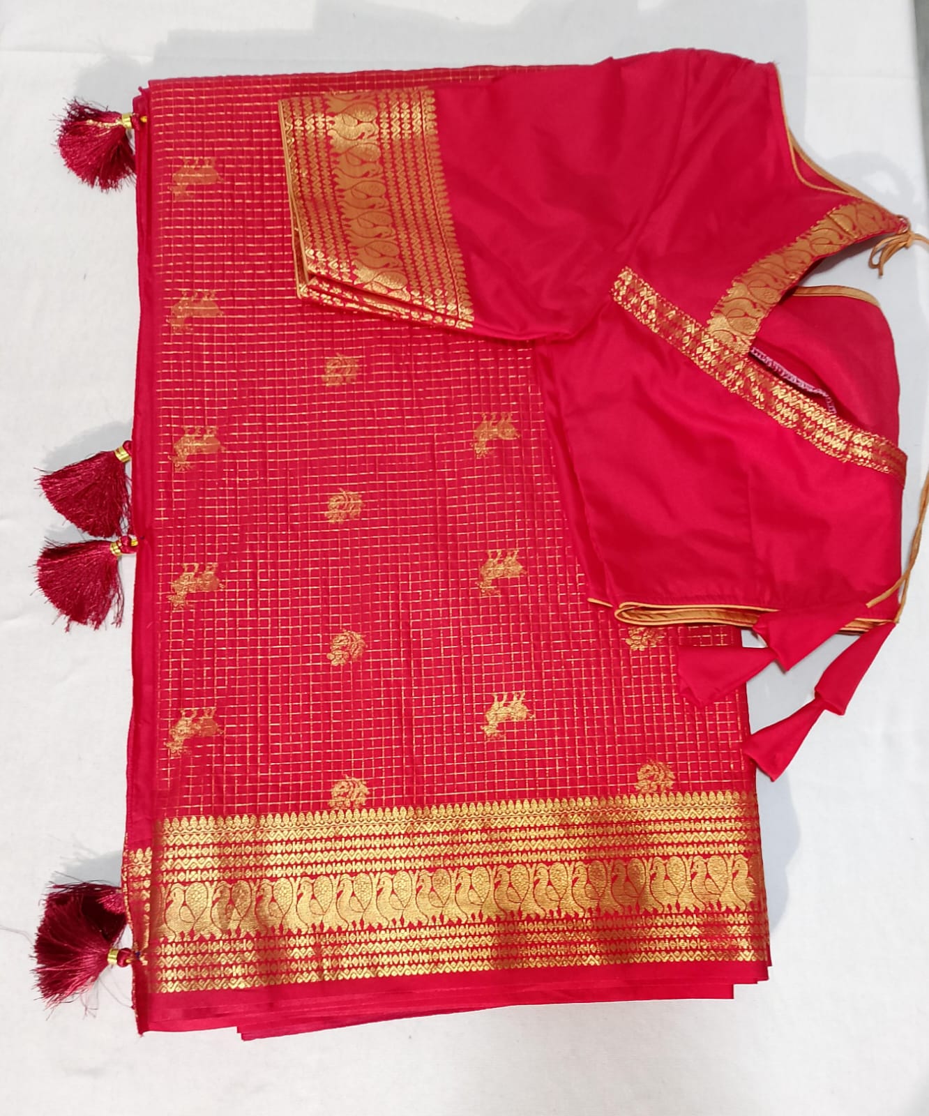 N05 : Ready To Ship Beautiful  Saree With Stitched Blouse