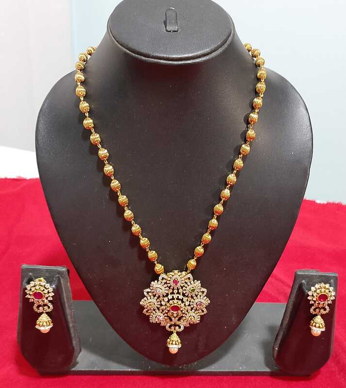 D142: Ready To Ship Beautiful Navaratna Pendent Chain