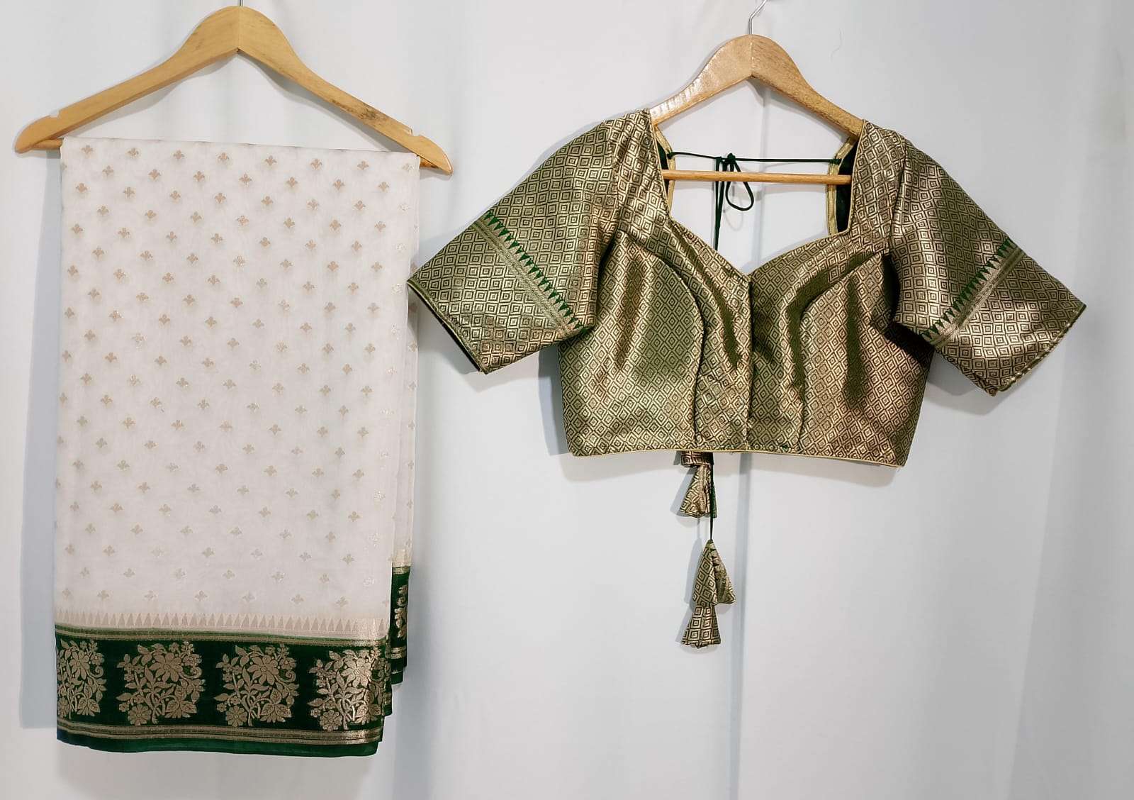 N628: Ready To Ship Beautiful Banarasi Saree With Stitched Blouse