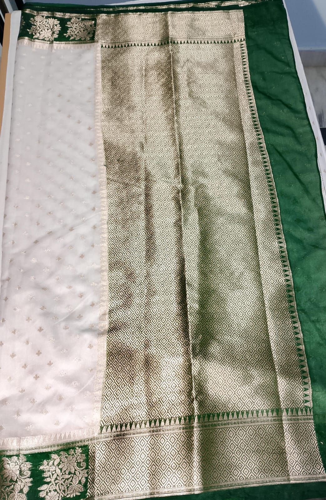 N628: Ready To Ship Beautiful Banarasi Saree With Stitched Blouse N628: Ready To Ship Beautiful Banarasi Saree With Stitched Blouse