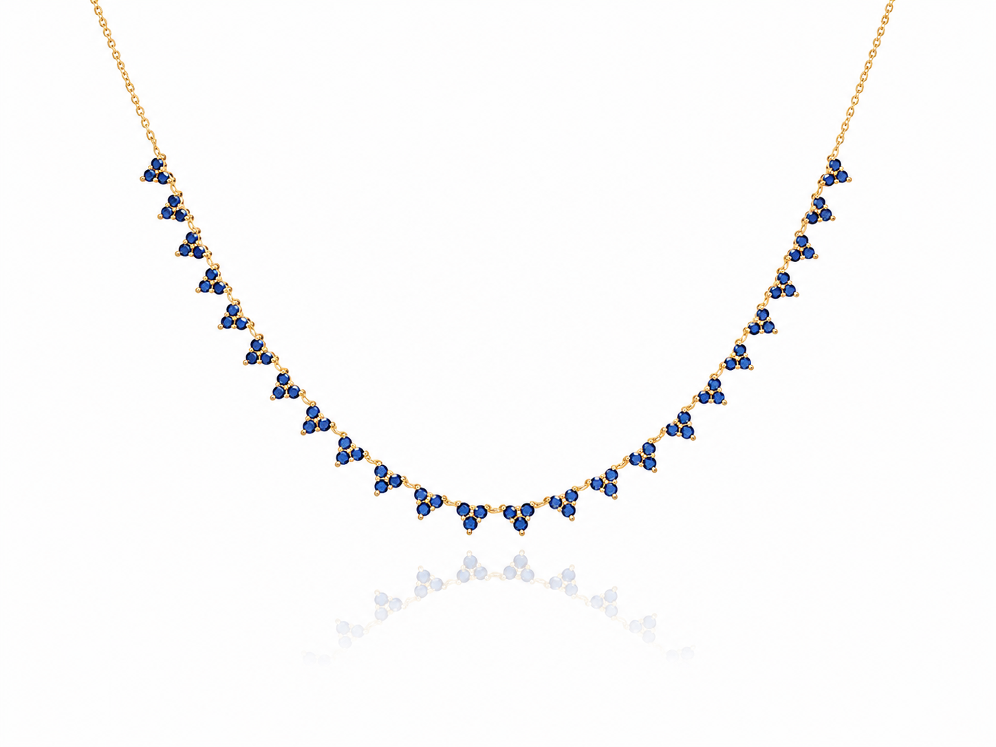 Collar de oro con picos de safiros