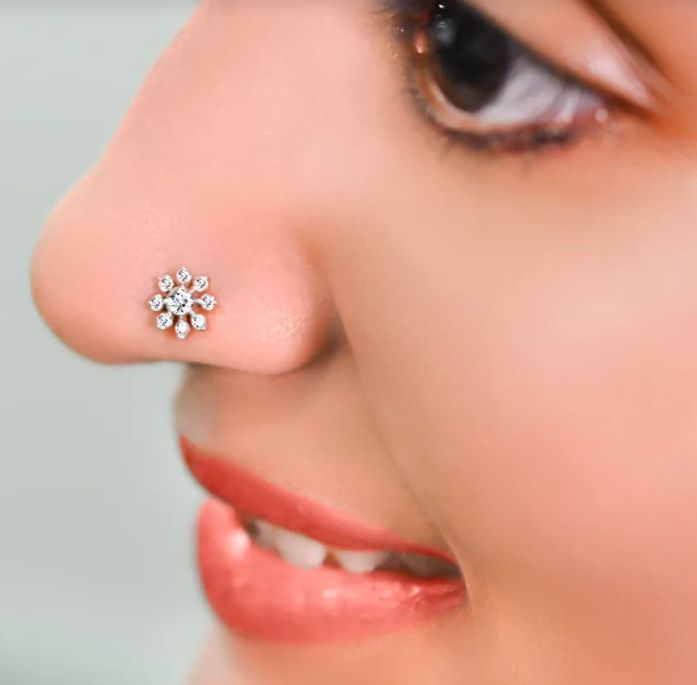 5 diamond nose pin