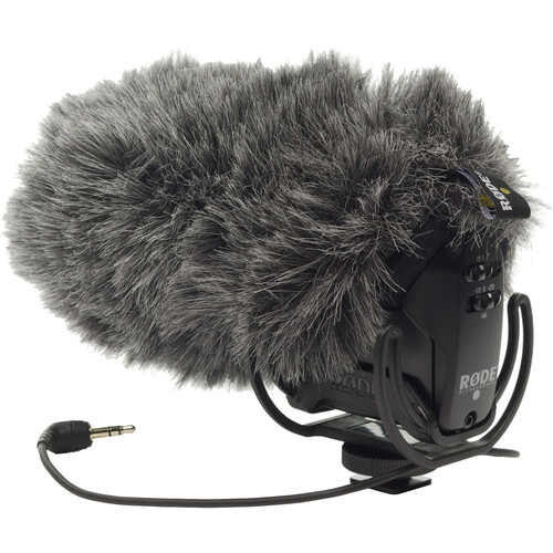 Artificial fur is specially designed so as to minimise wind noise in high wind conditions, while remaining acoustically transparent.