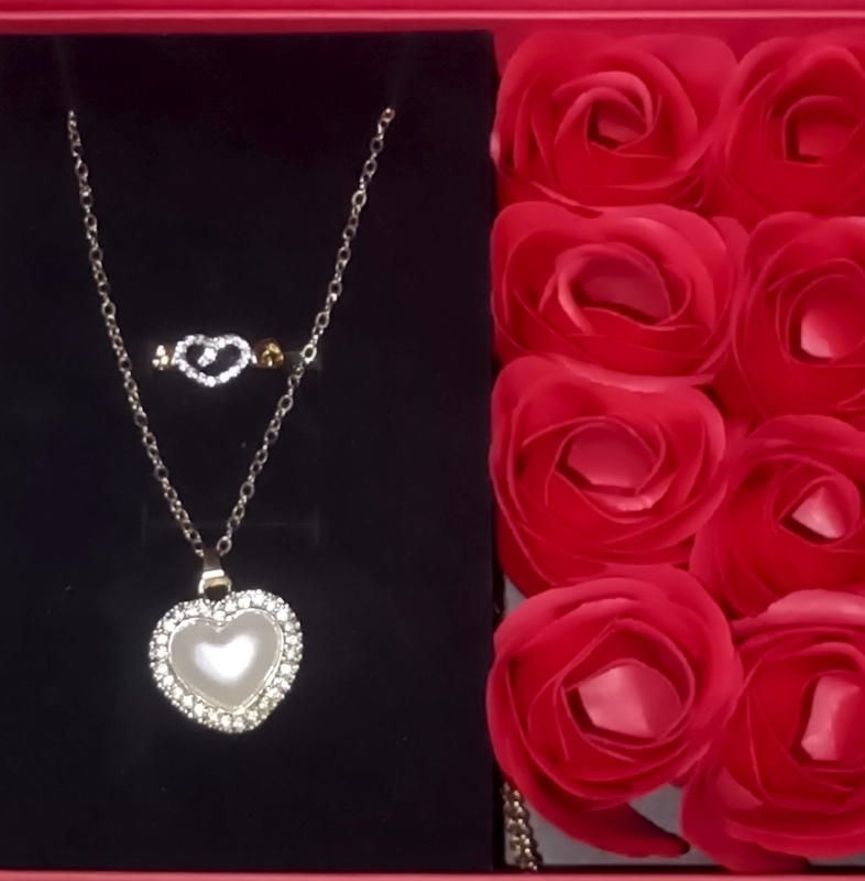 LOVE FOREVER GIFT PACK (RING, EARRINGS + ROSE PETALS)