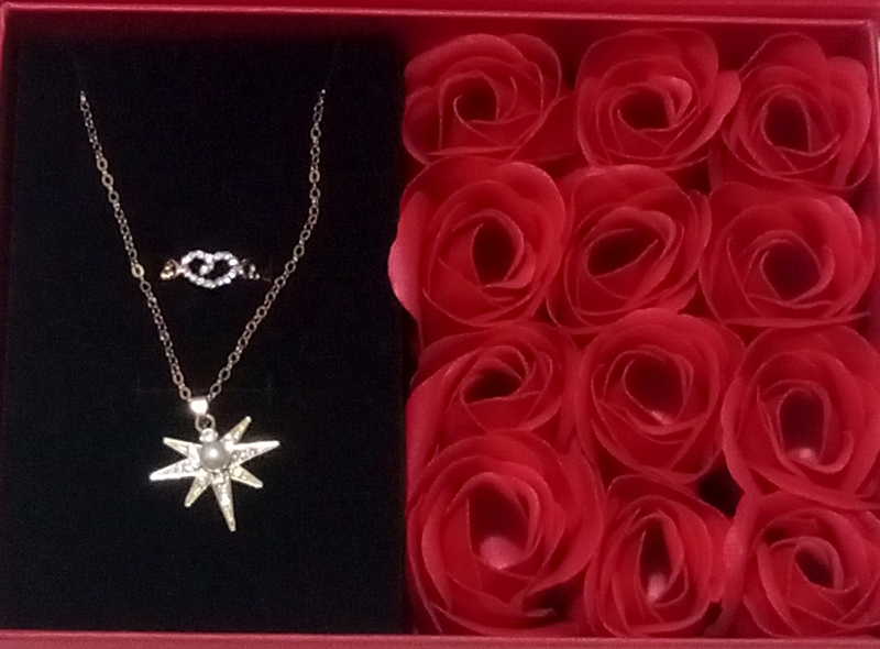 LOVE FOREVER GIFT PACK (RING, EARRINGS + ROSE PETALS)