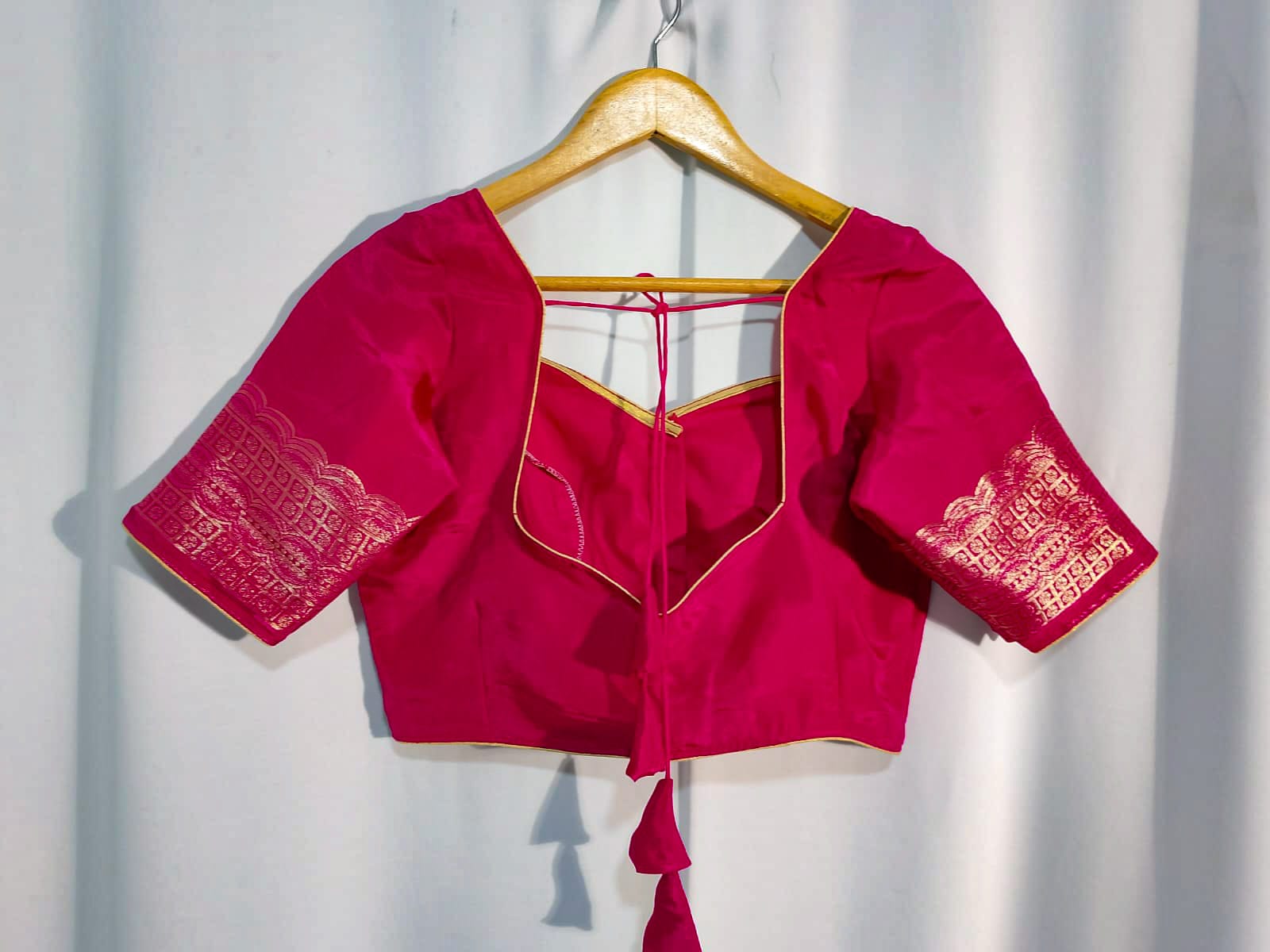 N635: Ready To Ship Beautiful Saree With Stitched Blouse N635: Ready To Ship Beautiful Saree With Stitched Blouse