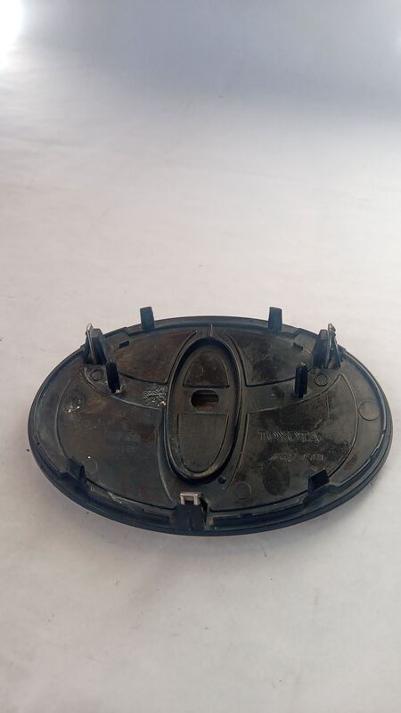 Emblems and Badges Toyota Camry Front emblem 15cm W x 6cm L 2007 to 2009