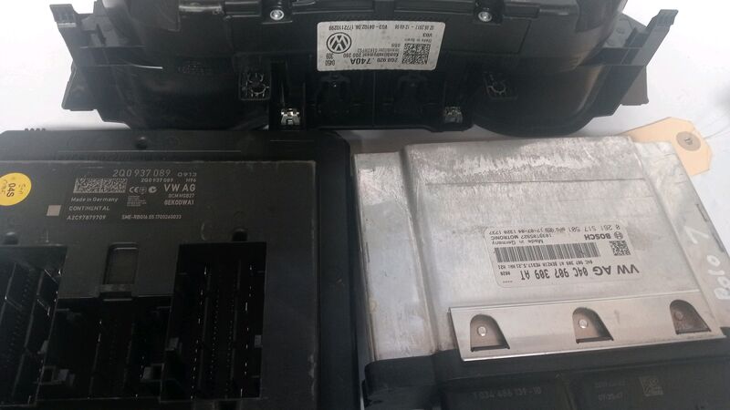 Lock Sets Volkswagen Polo MK7 1.0L-T Hatch 4 switch electric window Cluster, ECU, BCM, ignition and key 2017 to
