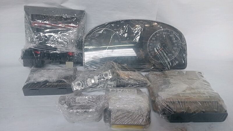 Lock Sets Volkswagen Touran 2.0 FSi Automatic Complete Lock set 2005 to