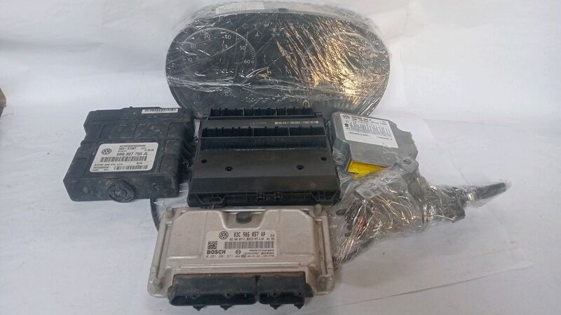 Lock Sets Volkswagen Polo 1.6 Hatchback Cluster, ECU, BCM, Auto Module, ABS module, Ignition, Key reader and key 2009 to