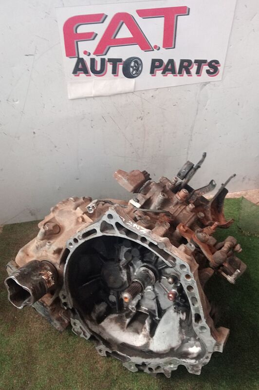 Transmission / Gearbox Toyota Yaris 1.3i 4 Cylinder 2005 to 2011