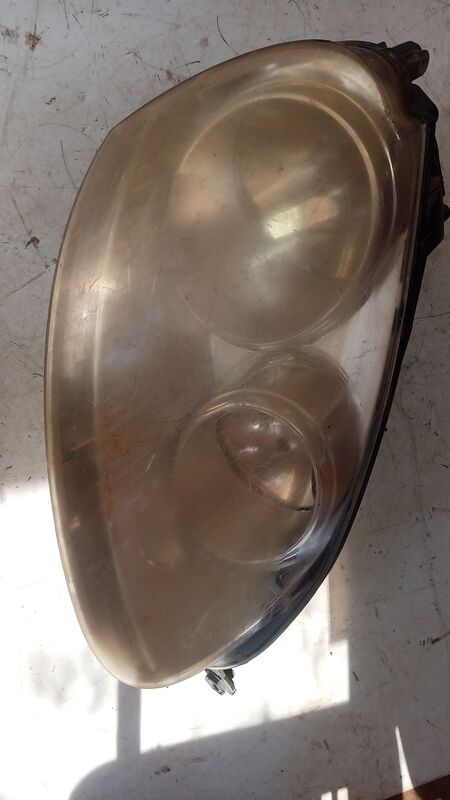 Headlights Volkswagen Golf 5 RHS 2003 to 2011