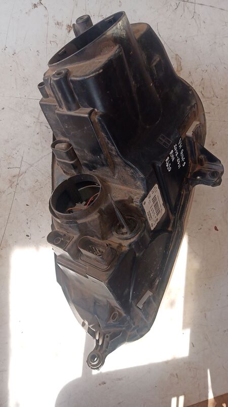 Headlights Volkswagen Golf 5 RHS 2003 to 2011