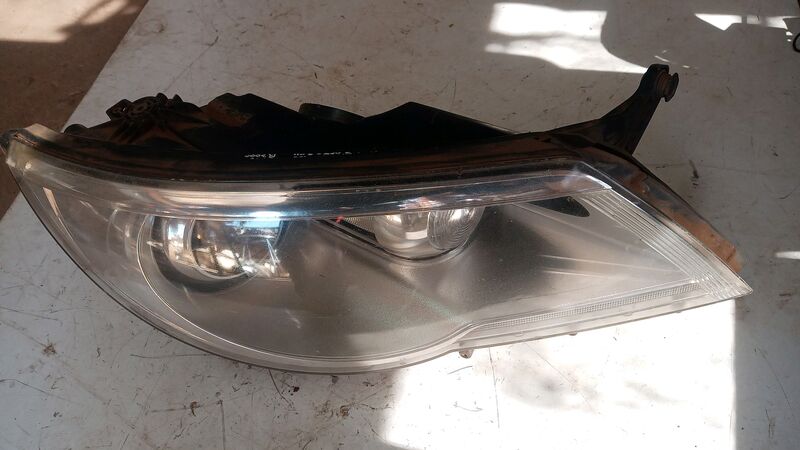 Headlights Volkswagen Tiguan 5N Bi-Xenon no modules,RHS 2007 to 2011