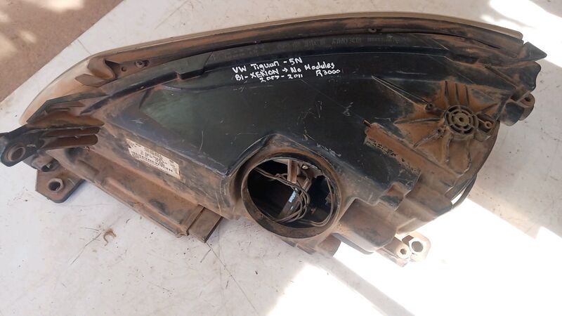 Headlights Volkswagen Tiguan 5N Bi-Xenon no modules,RHS 2007 to 2011