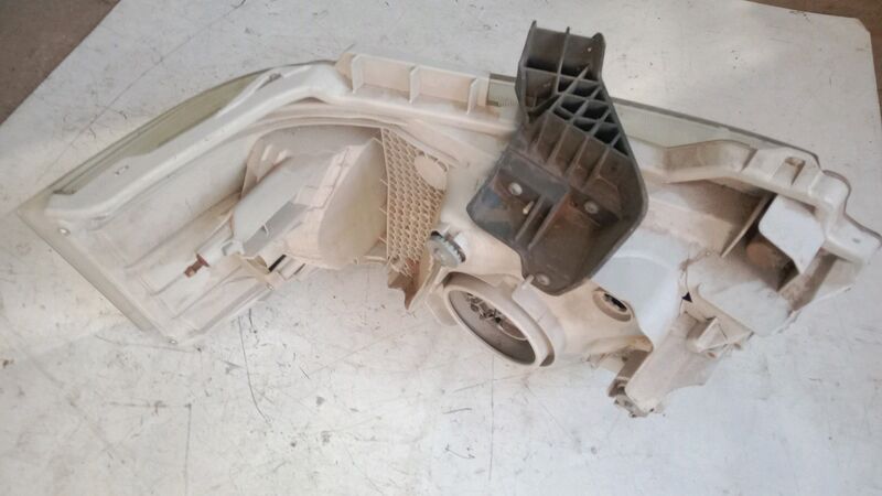 Headlights Toyota Quantum RHS 2003 to 2006