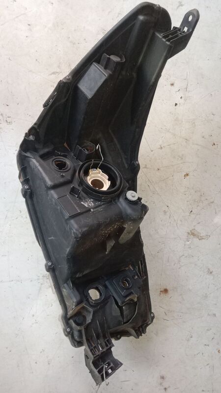 Headlights Toyota GD6 RHS 2015 to 2018