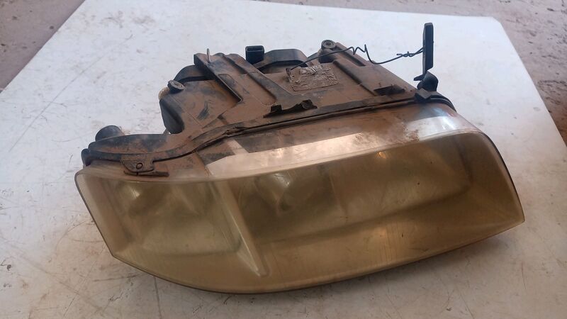 Headlights Audi A4 RHS 1999 to 2007