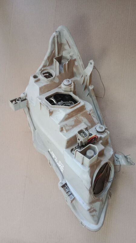 Headlights Toyota Run X RHS 2004 to 2006