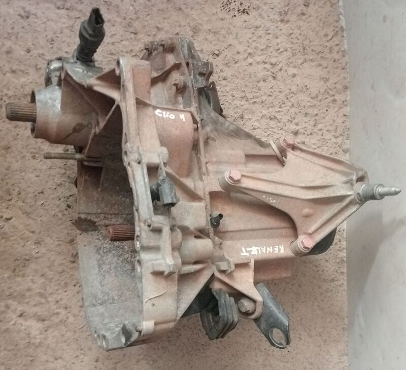 Transmission / Gearbox Renault Clio Clio 2 1.2 16 valve 2002 to 2005