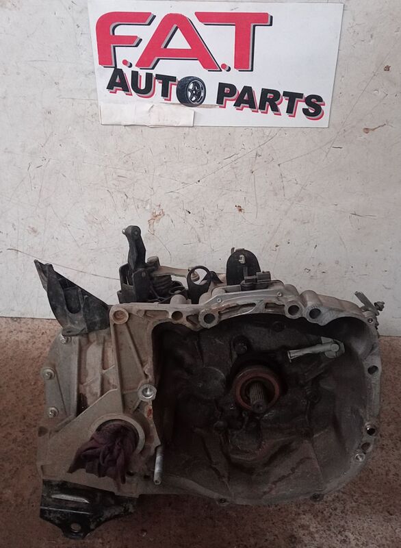 Transmission / Gearbox Renault Clio MK3 1.2 16 Valve 2006 to 2010