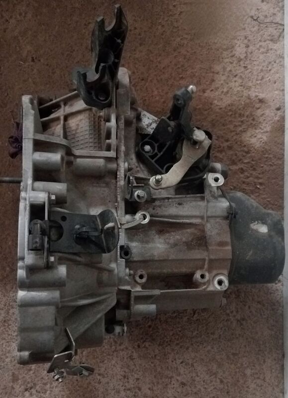 Transmission / Gearbox Renault Clio MK3 1.2 16 Valve 2006 to 2010