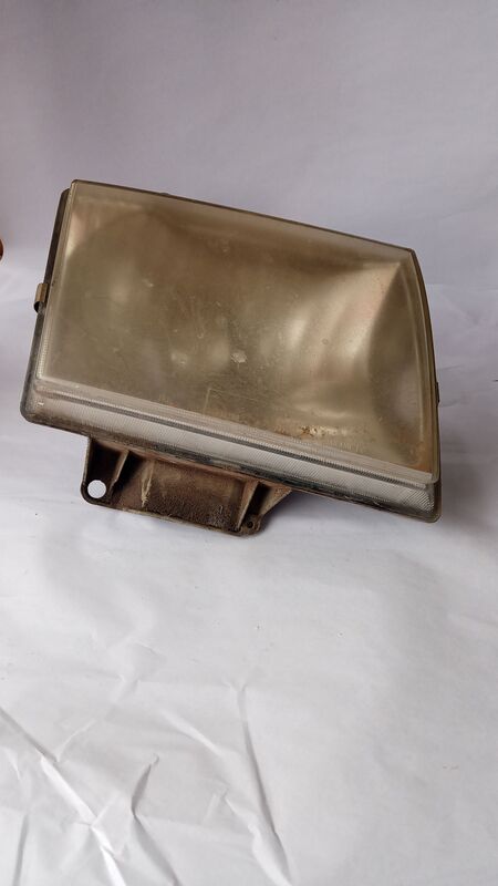 Headlights Nissan 1 Tonner RHS 1997 to 2004