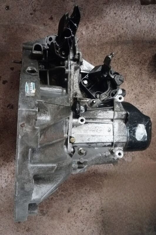 Transmission / Gearbox Renault Clio MK3 1.6S 2009 to 2012
