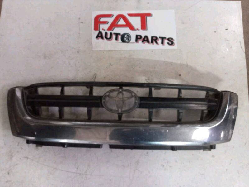 Grille Toyota Hilux With no badge 2001 to 2005