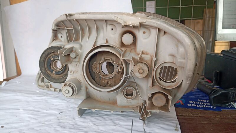 Headlights Toyota Corolla RHS 2002 to 2007