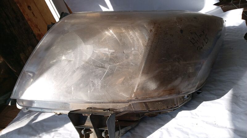 Headlights Toyota Hilux D4D/VVTI LHS 2011to2015