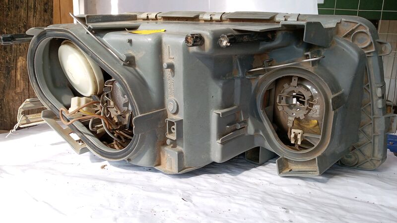 Headlights Mercedes-Benz E-Class LHS 1979to1991