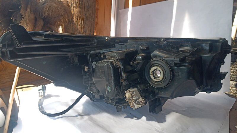 Headlights Toyota Hilux GD-6 LHS,DRL motor,LED Projection, face-lift ,non-Xenon 2017to2020