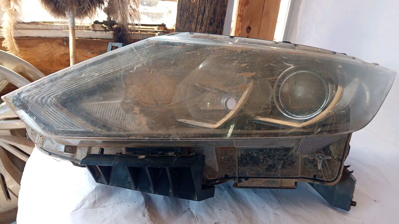 Headlights Nissan Qashqai LHS 2016 to 2018