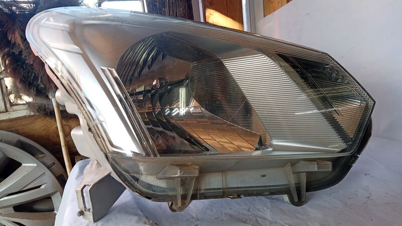 Headlights Isuzu D-Max RHS 2014 to 2018