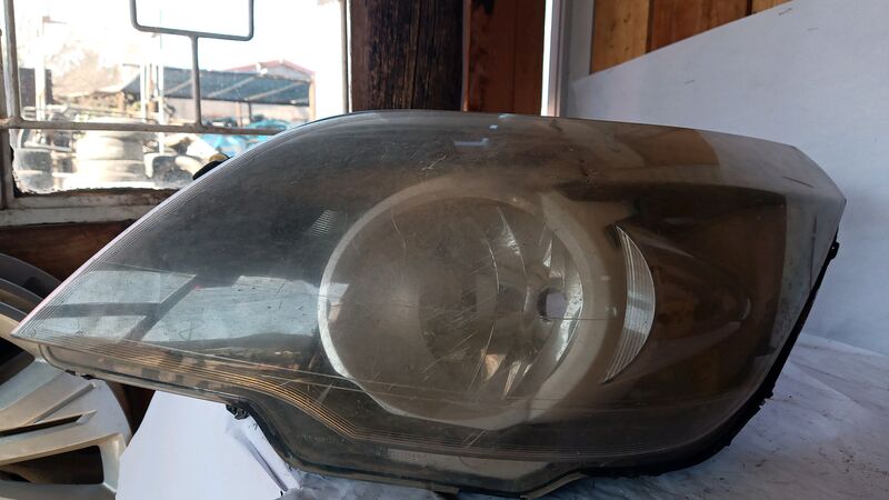 Headlights Chevrolet Utility RHS 2011 to 2017