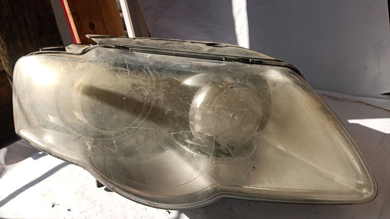 Headlights Volkswagen Passat RHS 2006 to 2010